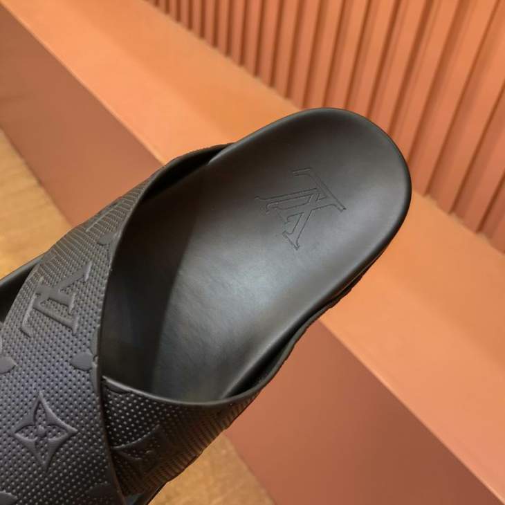 Picture of Louis Vuitton Slippers _SKULVsz38-44mnf04031360